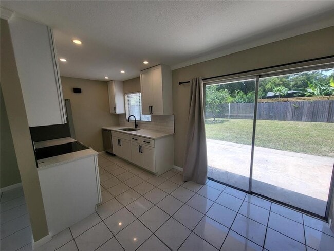 Building Photo - 7722 Westridge Ct