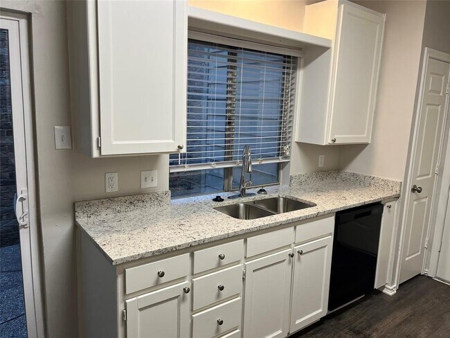 Building Photo - 1206 Wooded Trail
