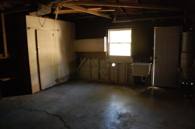 Building Photo - 2927 Lomita Rd