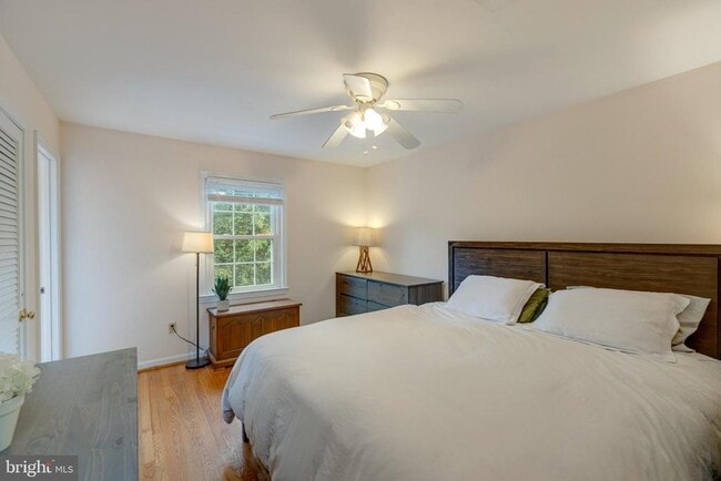 Building Photo - 6813 Market Square Dr