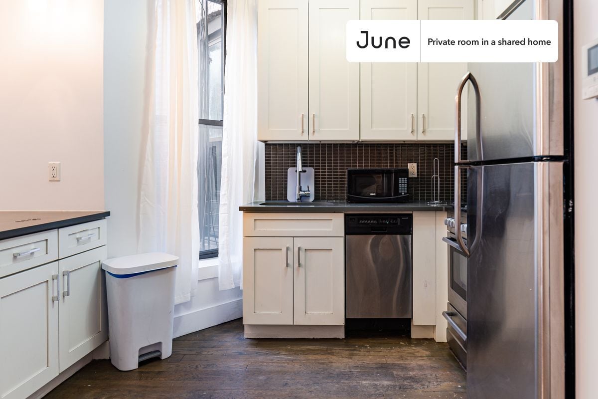 Building Photo - Room in Shared 4 bed/2 bath home