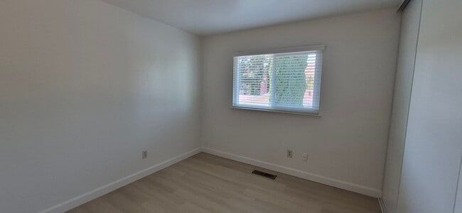 Building Photo - 5023 Oakbrook Cir