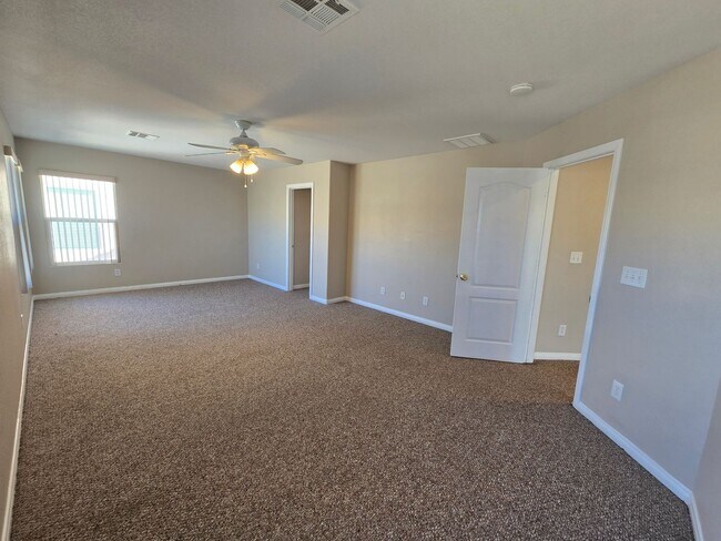 Building Photo - A Spacious 4 Bedroom House in Iron Mountain Ranch