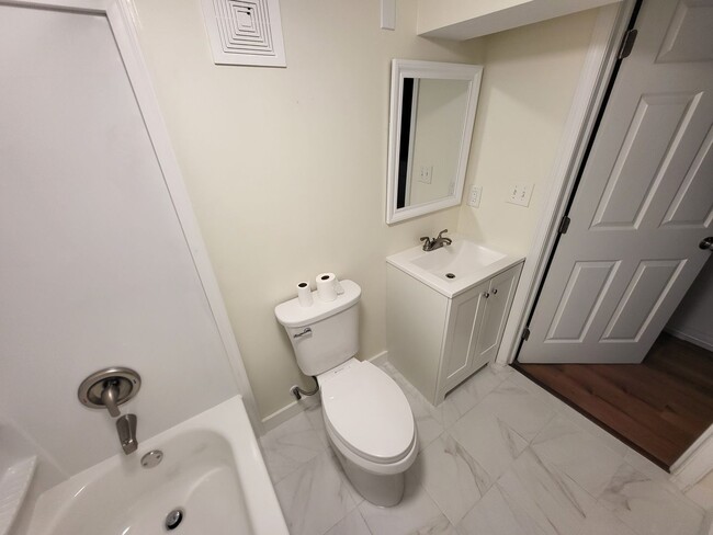 Building Photo - 3 Bed w/ Finished Basement