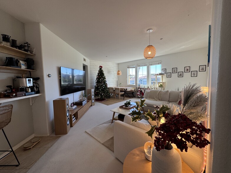 Building Photo - 243 Riverdale Ct