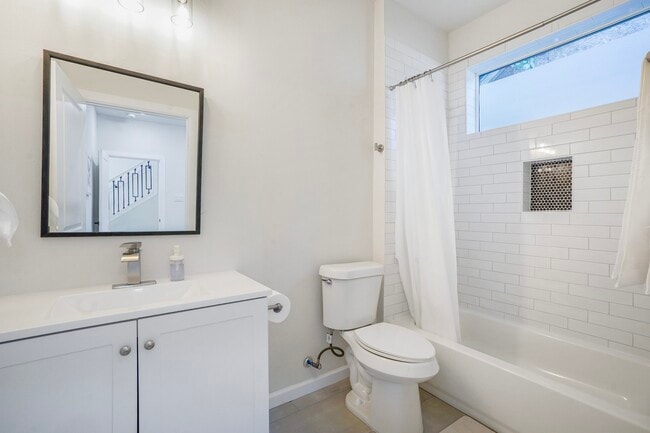 Building Photo - 1611 Shelby St