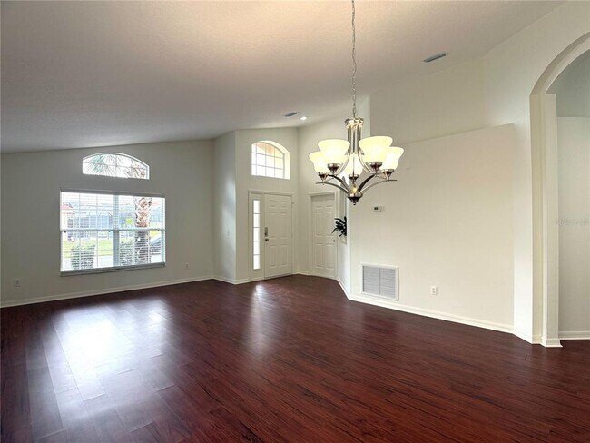 Building Photo - 538 Solana Cir
