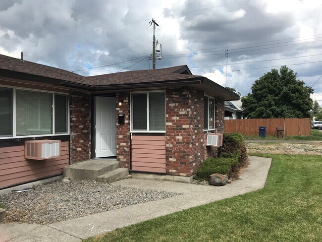 Primary Photo - 1003 E Jackson Ave