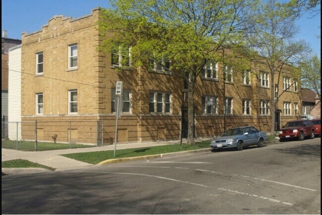 Building Photo - 4018 W Cortland St