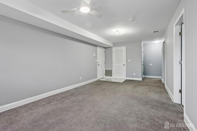 Building Photo - 396 College Dr
