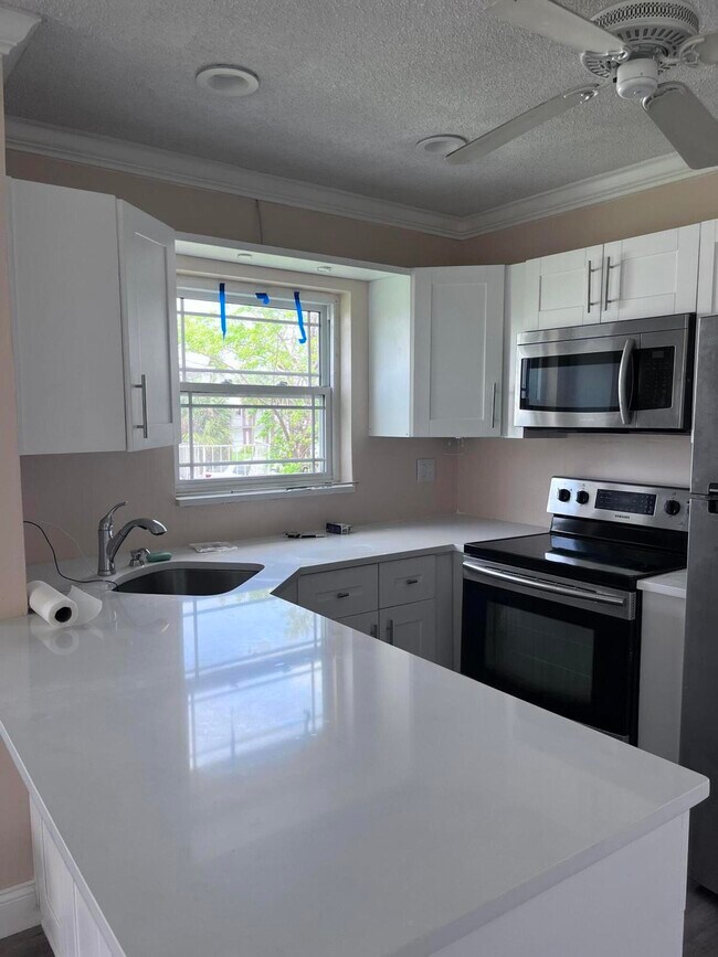 Building Photo - 251 S Golf Blvd