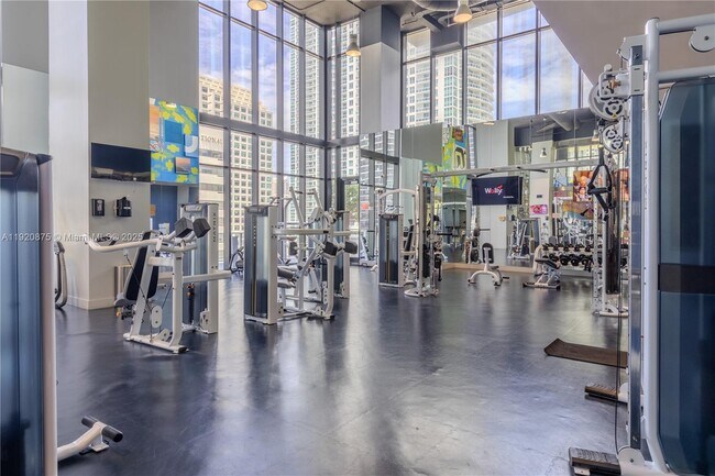 Building Photo - 1010 Brickell Ave