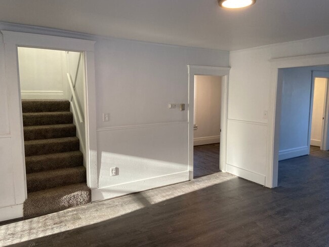 Building Photo - $1,300 - Newly 3 Bedroom 2 Bath