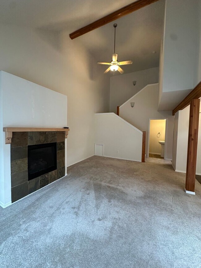 Building Photo - 25 SW Roosevelt Ave