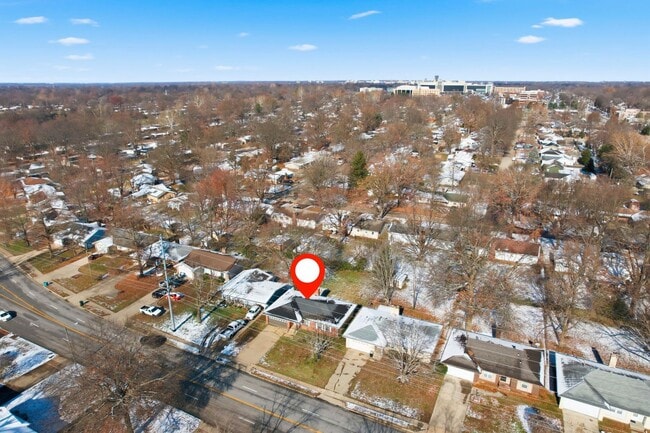 Building Photo - 3 Bedroom | 2 Bathroom | 2 Car Garage | Springfield MO | Fenced Back Yard!