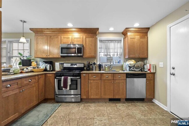 Building Photo - 47 Morris Pl