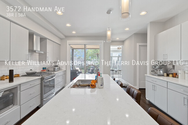 Building Photo - 3572 Handman Ave
