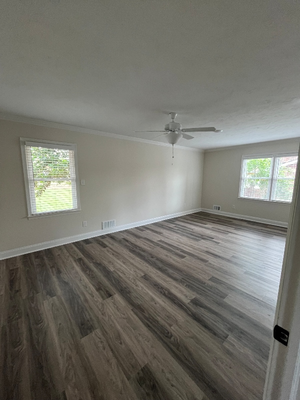 Building Photo - 3517 Jamaica Dr