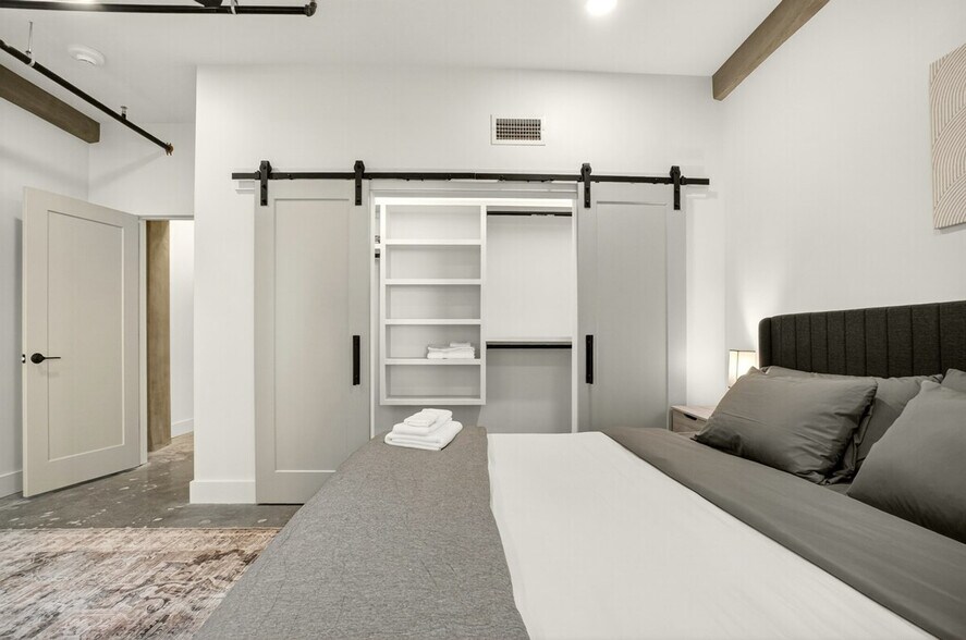 Building Photo - 309 S Boulder Ave