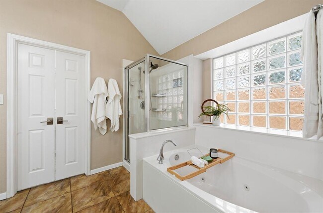 Building Photo - 905 Hunter's Creek Dr