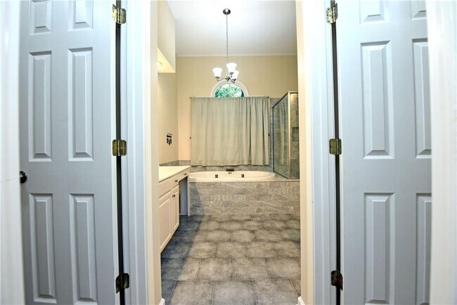 Building Photo - 2130 Hickory Cove