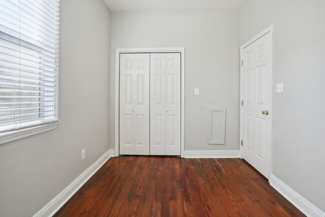 Building Photo - 316 N Miro St