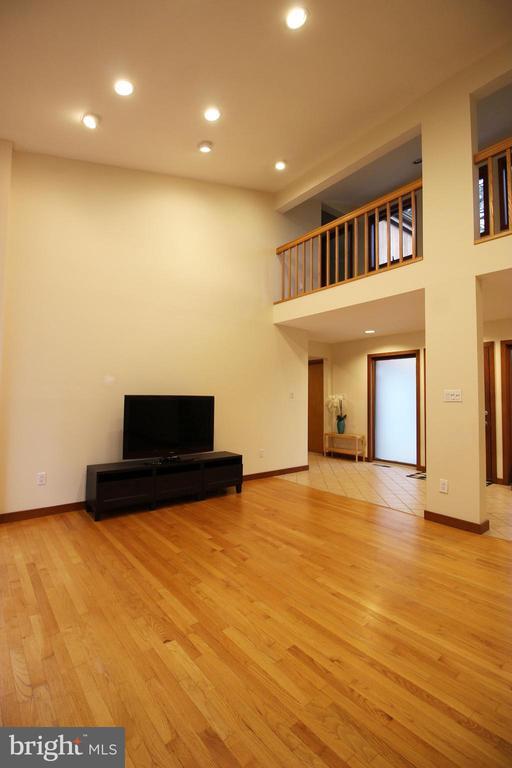 Building Photo - 6872 Melrose Dr