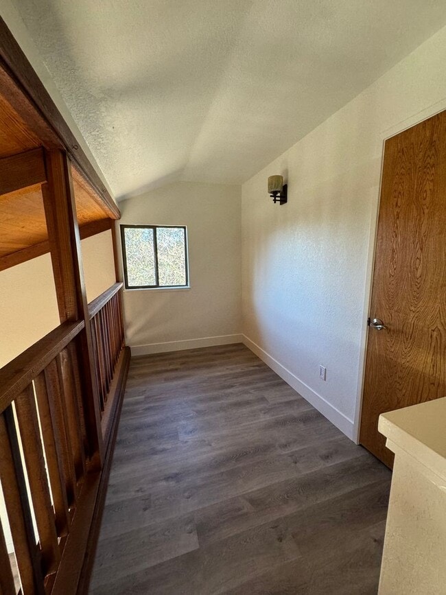 Building Photo - Lake of the pines GOLF COURSE charmer! New counters, new floor, new paint! Wonderful home!