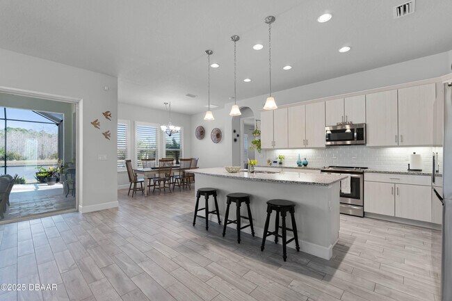 Building Photo - 636 Mosaic Blvd