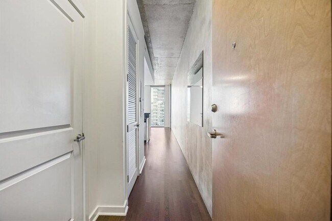 Building Photo - 360 Nueces St