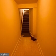 Building Photo - 328 S Broadway