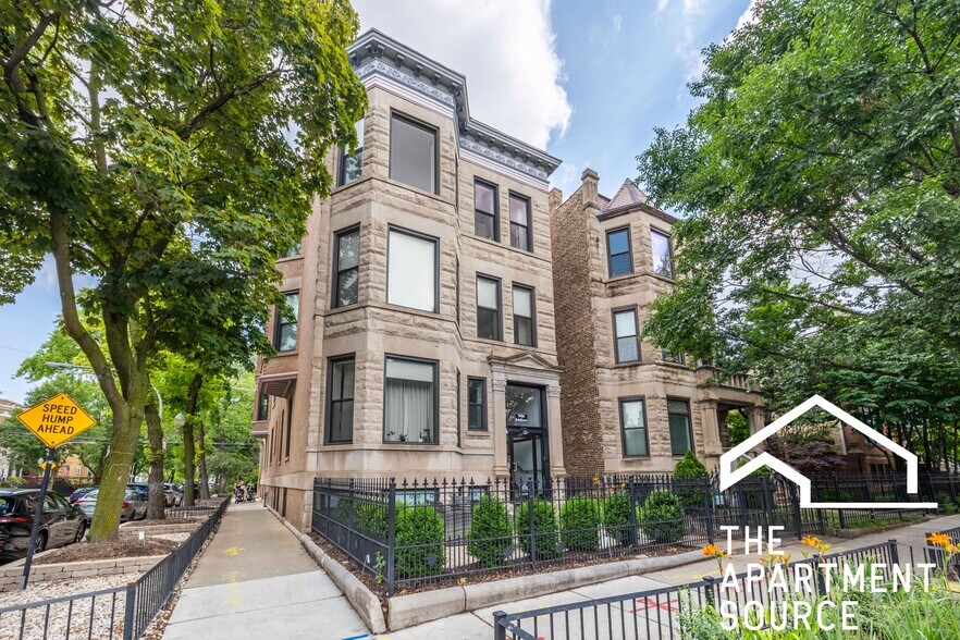 Building Photo - 1456 W Addison St