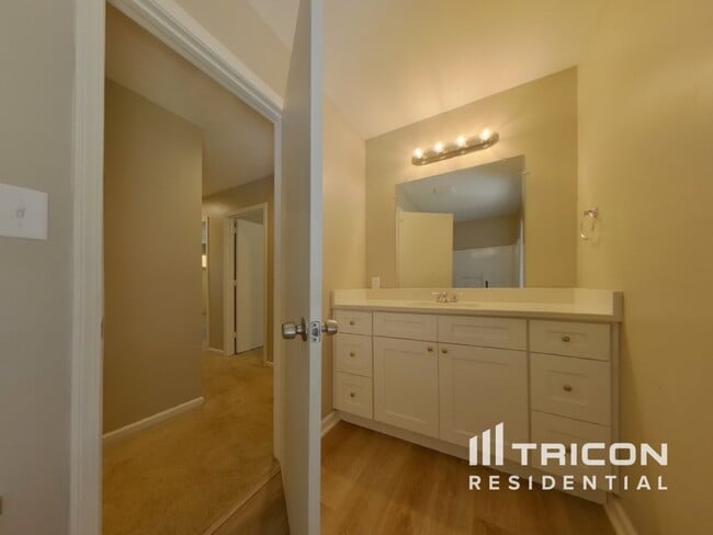 Building Photo - 864 Regency Ct NW