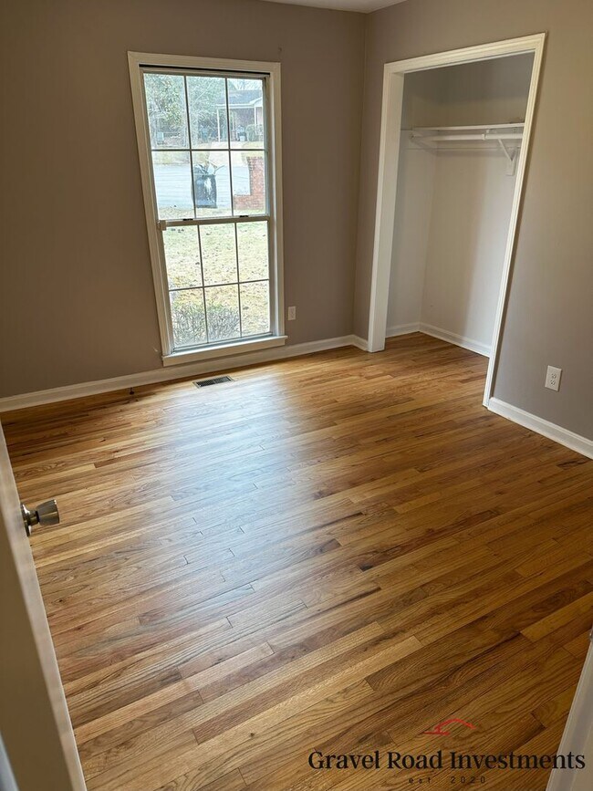 Building Photo - Charming 3-Bedroom Brick Home in a Quiet Cul-de-Sac