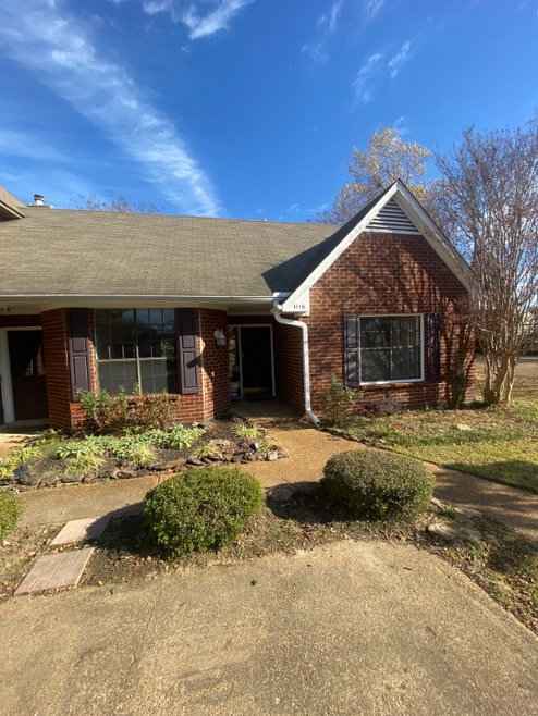 Building Photo - 1116 Hunter's Lake Dr