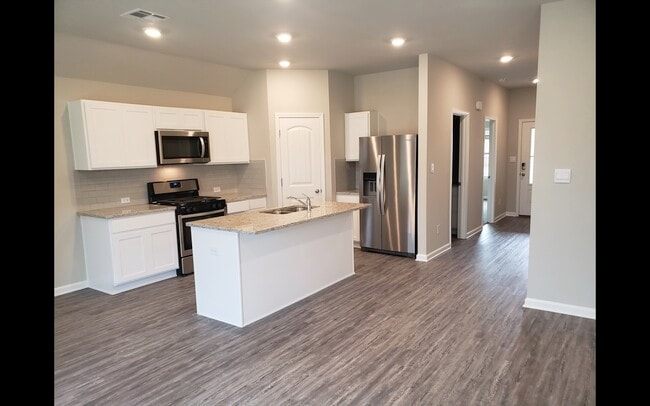 Building Photo - 5393 Greenridge Ln