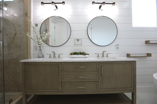 Building Photo - 1608 Patterson St