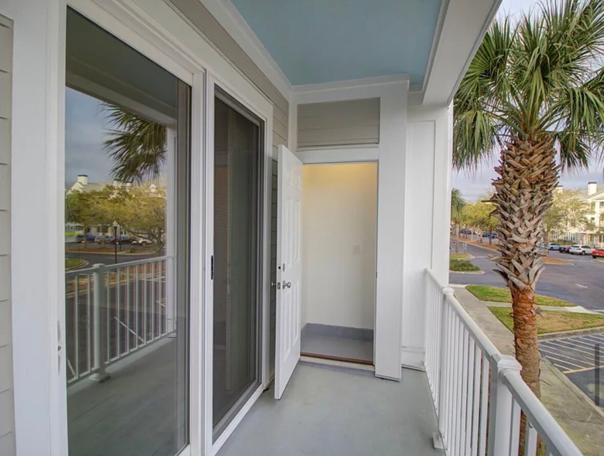 Building Photo - 130 River Landing Dr