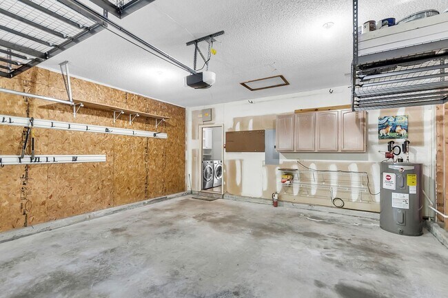 Building Photo - Coastal Convenience in the Heart of Mount Pleasant