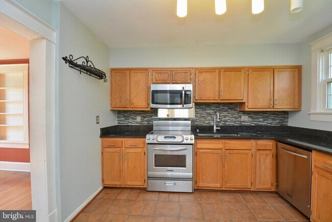 Building Photo - 8609 Oxon Hill Rd