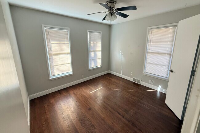 Master Bedroom - 2515 Sherwood St