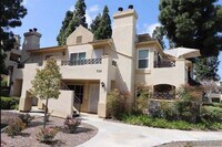 Building Photo - Eastlake Gem