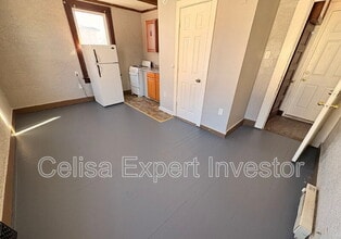 Building Photo - 1013 Stophlet St