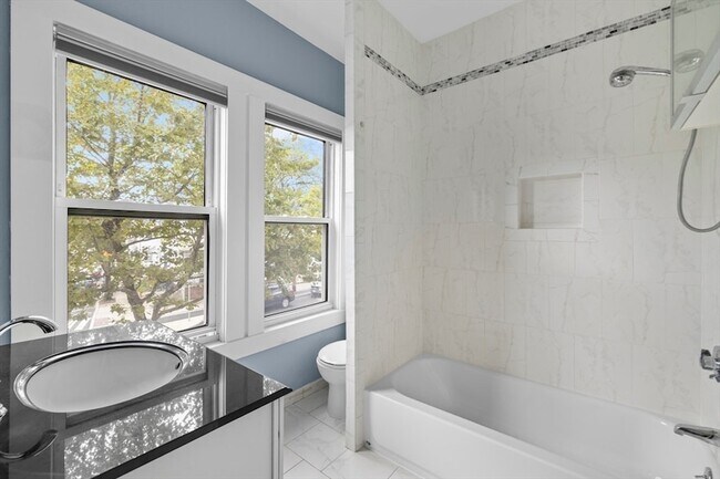 Building Photo - 329 Washington St