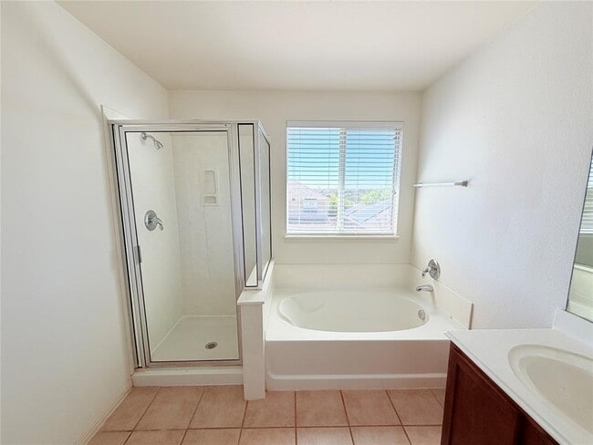 Building Photo - 1913 Short Summer Dr