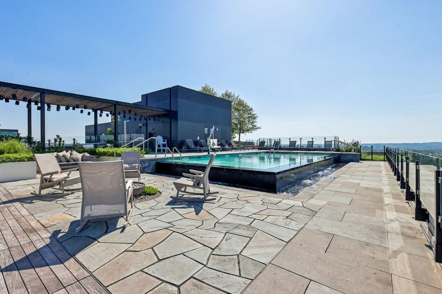 Building Photo - 550 Morse St NE