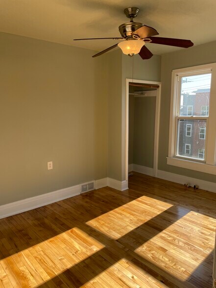 Bedrooms & office with ceiling fans - 204 E 4th St