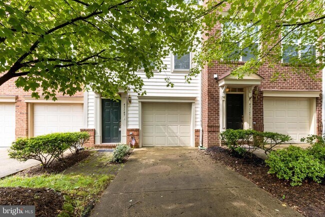 Building Photo - 43147 Huntsman Square