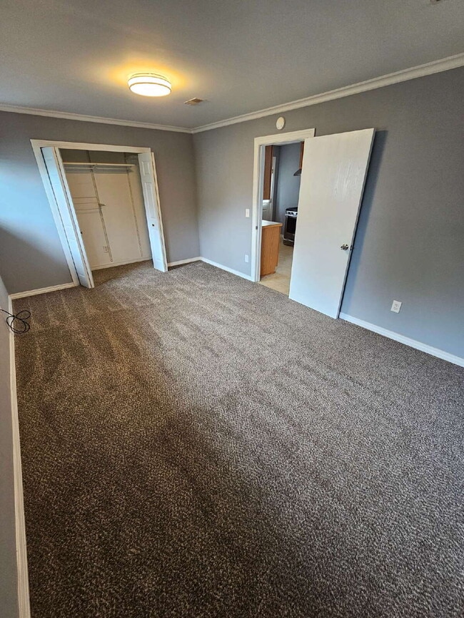 Building Photo - Beautifully Renovated 3-Bedroom, 1 Bathroom Ranch. Updated Kitchen w/ All Appliances, Large Maste...