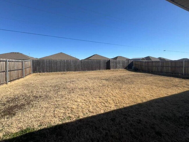 Building Photo - 3BD/2BTH Home Minutes from Lake El Reno!